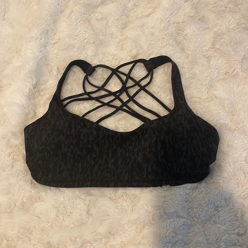 Lululemon sports bra